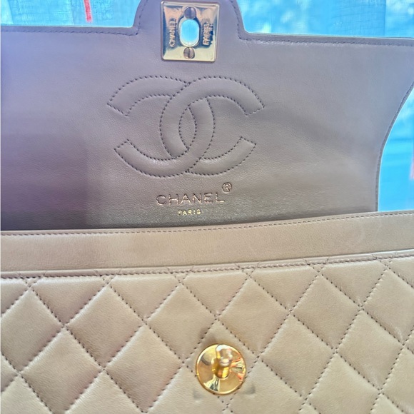 Chanel Vintage Flap in Beige - Picture 8 of 12